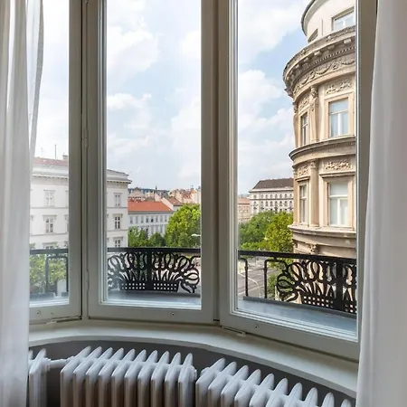 Apartment Benucci Private Balcony Budapest