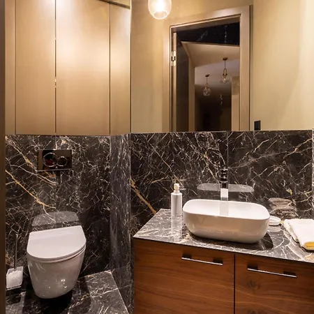 Benucci Private Balcony * Budapešť